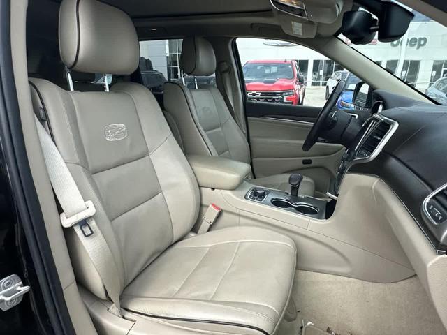 Photo of 2014 Brilliant Black Crystal Pearlcoat Jeep Grand Cherokee