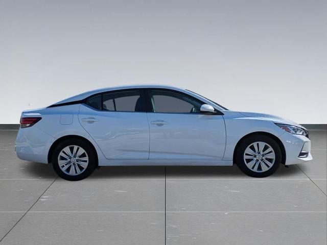 Photo of 2022 Cloud White Nissan Sentra