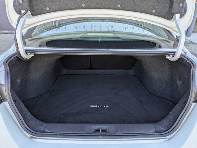 Photo of 2022 Cloud White Nissan Sentra