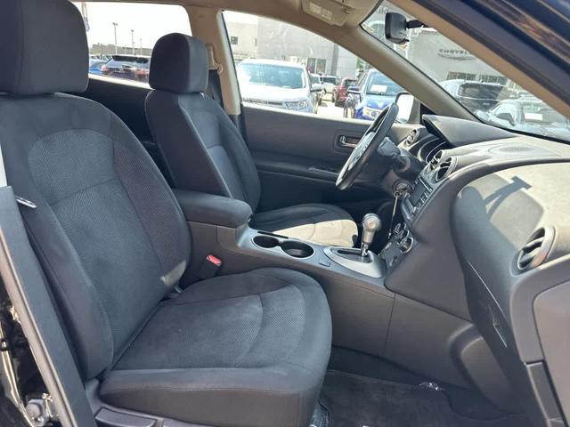 Photo of 2013 Super Black Nissan Rogue