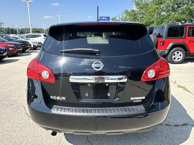Photo of 2013 Super Black Nissan Rogue