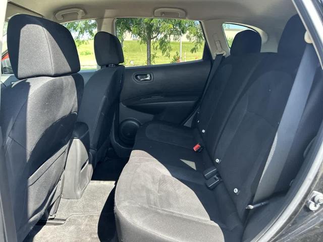 Photo of 2013 Super Black Nissan Rogue