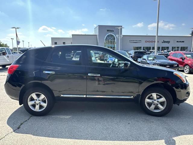 Photo of 2013 Super Black Nissan Rogue