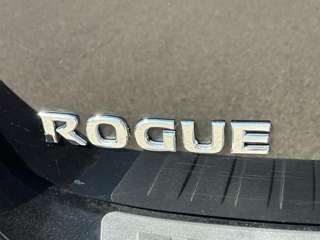 Photo of 2013 Super Black Nissan Rogue