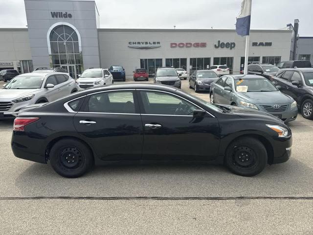 Photo of 2013 Super Black Nissan Altima