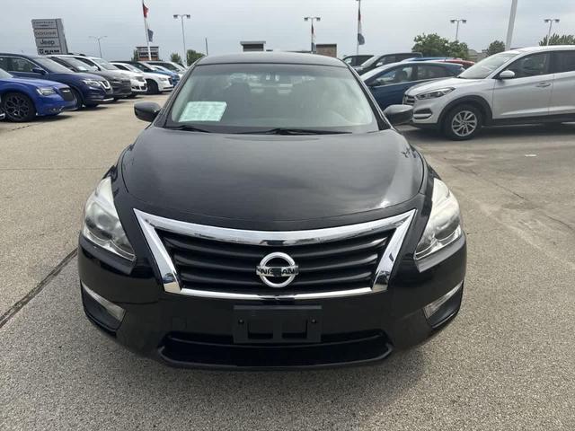 Photo of 2013 Super Black Nissan Altima