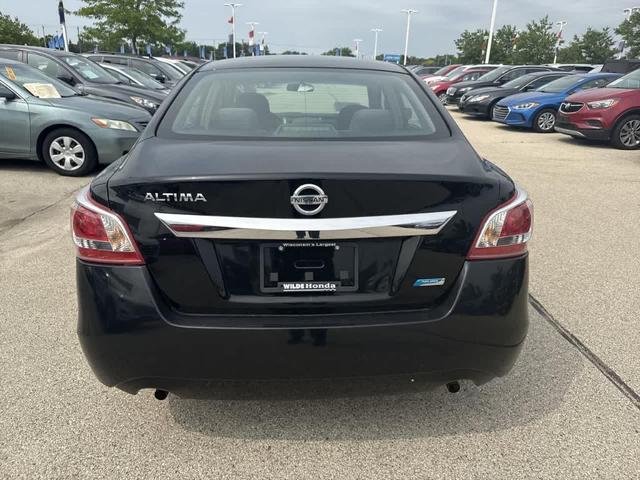 Photo of 2013 Super Black Nissan Altima