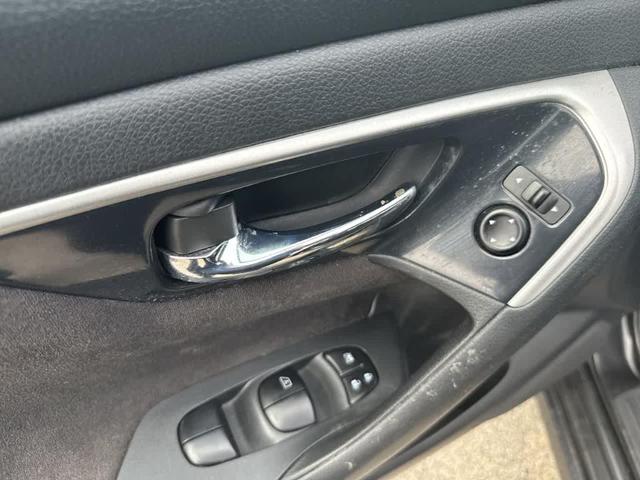Photo of 2013 Super Black Nissan Altima