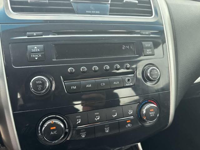 Photo of 2013 Super Black Nissan Altima