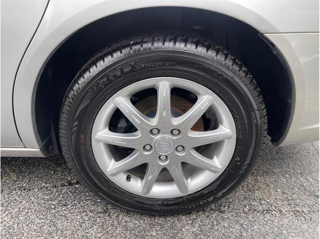 Photo of 2008 Platinum Metallic Buick Lucerne