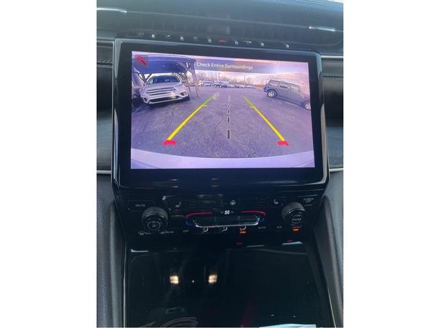 Photo of 2021 Silver Zynith Jeep Grand Cherokee L