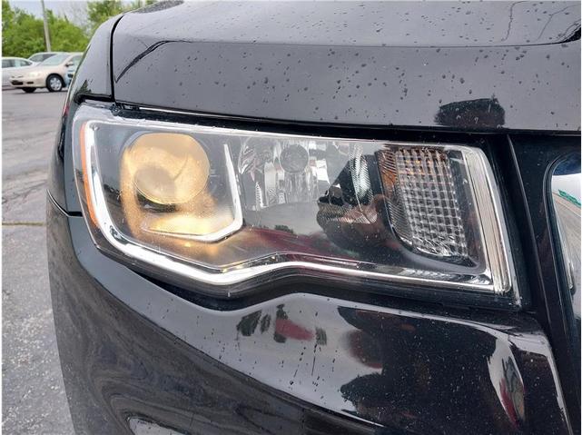 Photo of 2022 Diamond Black Crystal Pearlcoat Jeep Grand Cherokee