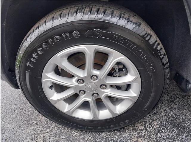 Photo of 2022 Diamond Black Crystal Pearlcoat Jeep Grand Cherokee