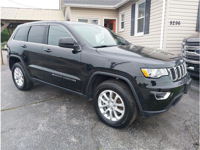 Photo of 2022 Diamond Black Crystal Pearlcoat Jeep Grand Cherokee