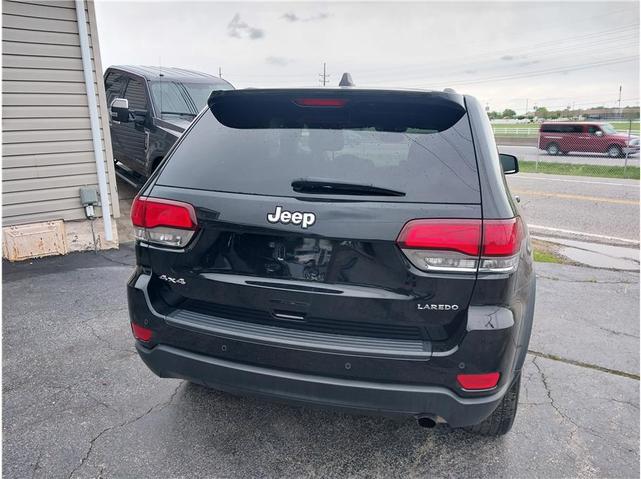Photo of 2022 Diamond Black Crystal Pearlcoat Jeep Grand Cherokee