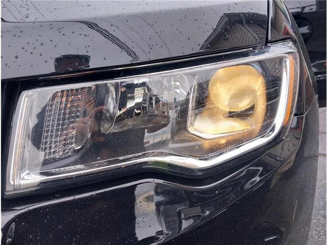 Photo of 2022 Diamond Black Crystal Pearlcoat Jeep Grand Cherokee