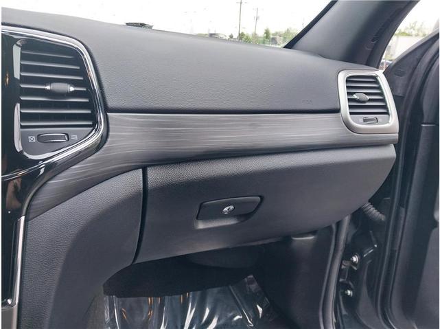 Photo of 2022 Diamond Black Crystal Pearlcoat Jeep Grand Cherokee