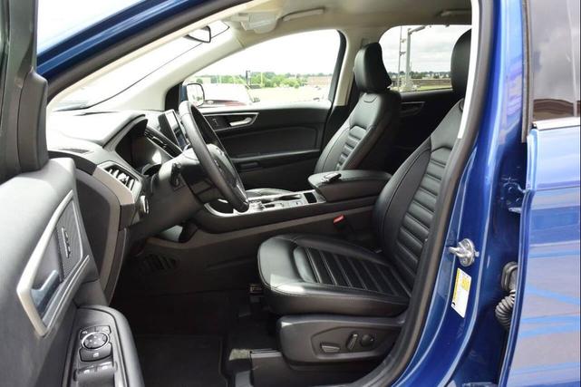 Photo of 2024 Blue Ford Edge