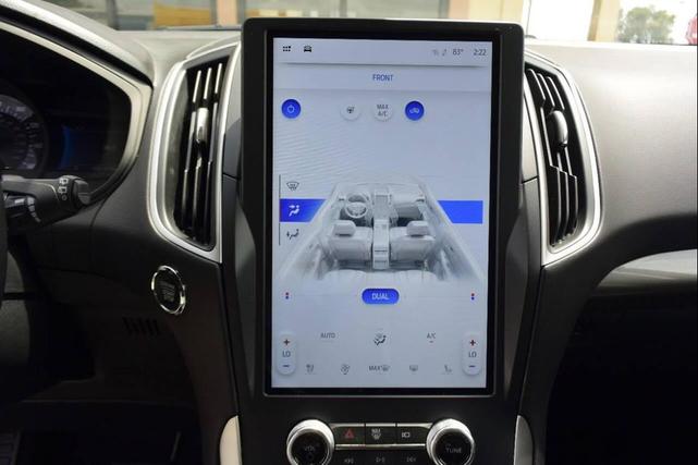 Photo of 2024 Blue Ford Edge