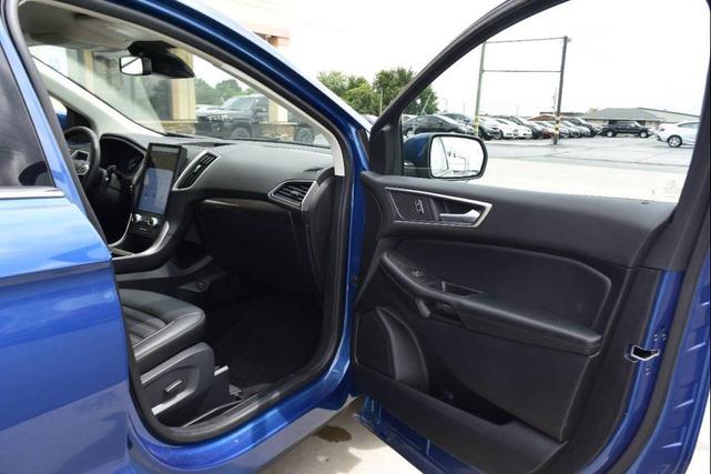Photo of 2024 Blue Ford Edge