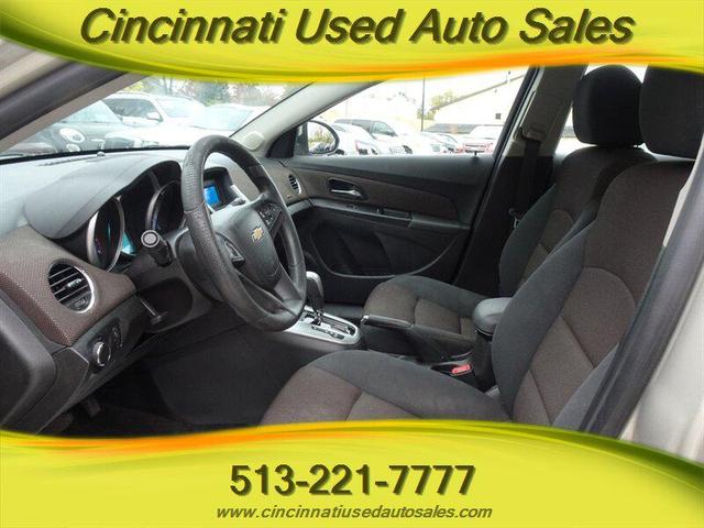 Photo of 2016 Silver Ice Metallic Chevrolet Cruze Limited