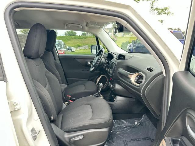 Photo of 2016 Alpine White Jeep Renegade