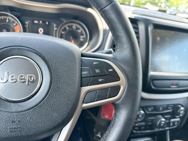 Photo of 2017 Granite Crystal Metallic Clearcoat Jeep Cherokee