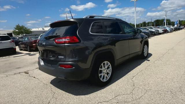 Photo of 2017 Granite Crystal Metallic Clearcoat Jeep Cherokee