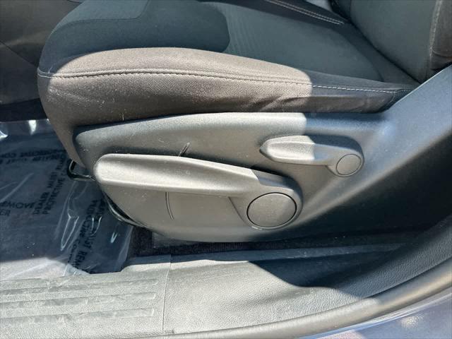 Photo of 2017 Granite Crystal Metallic Clearcoat Jeep Cherokee