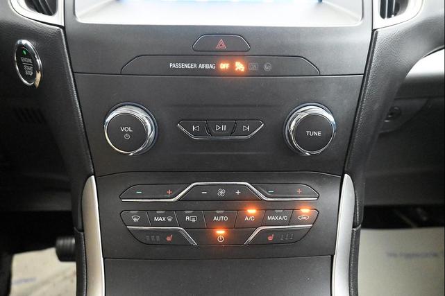 Photo of 2020 Iconic Silver Metallic Ford Edge