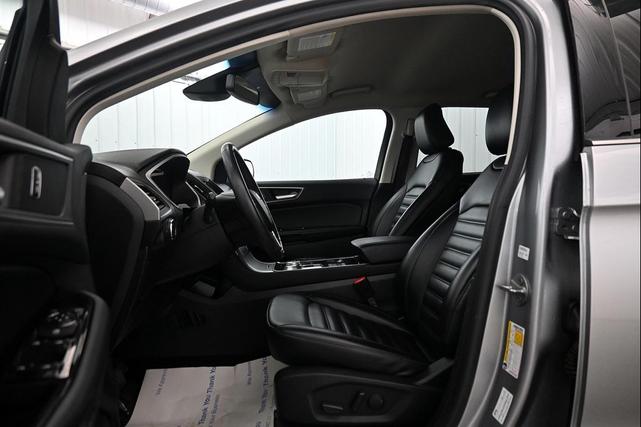 Photo of 2020 Iconic Silver Metallic Ford Edge