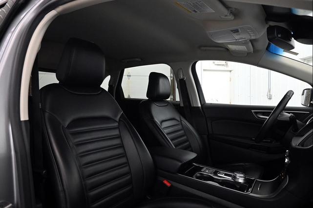Photo of 2020 Iconic Silver Metallic Ford Edge