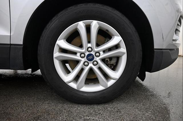 Photo of 2020 Iconic Silver Metallic Ford Edge