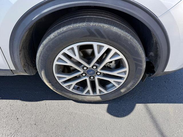Photo of 2020 Ingot Silver Ford Escape