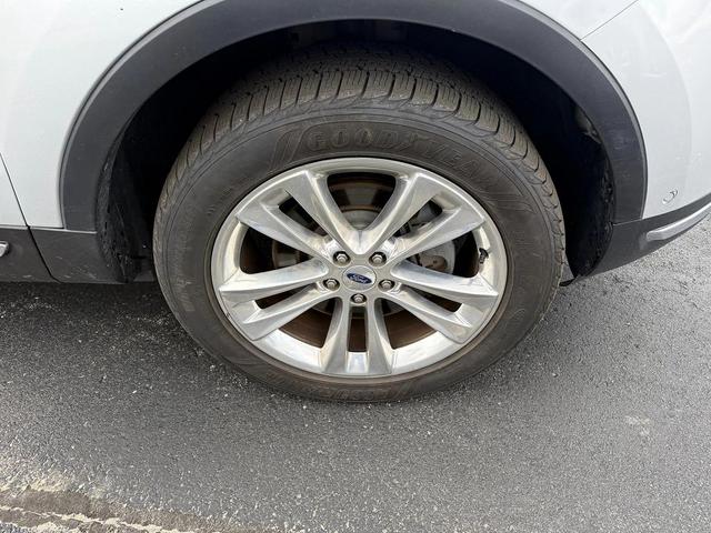 Photo of 2018 Ingot Silver Ford Explorer