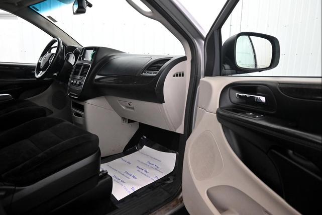 Photo of 2017 Billet Metallic Dodge Grand Caravan