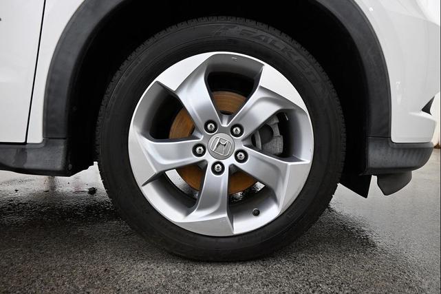 Photo of 2017 White Orchid Pearl Honda HR-V