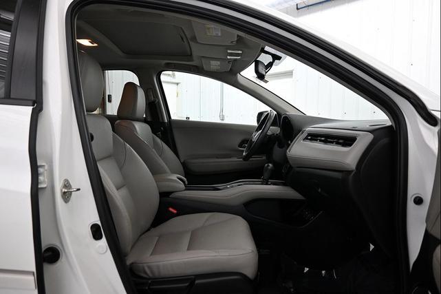 Photo of 2017 White Orchid Pearl Honda HR-V