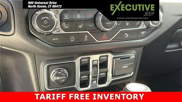 Photo of 2025 Bright White Clearcoat Jeep Wrangler