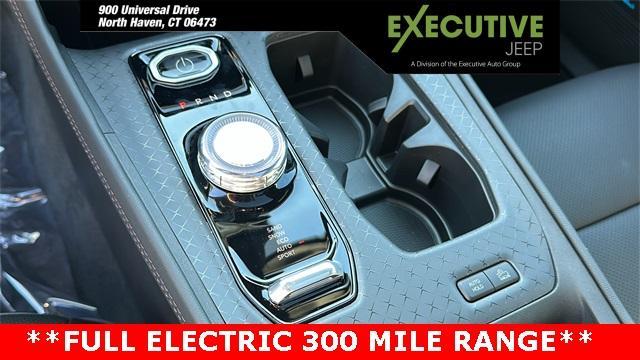 Photo of 2025 Silver Zynith Clearcoat Jeep Wagoneer S