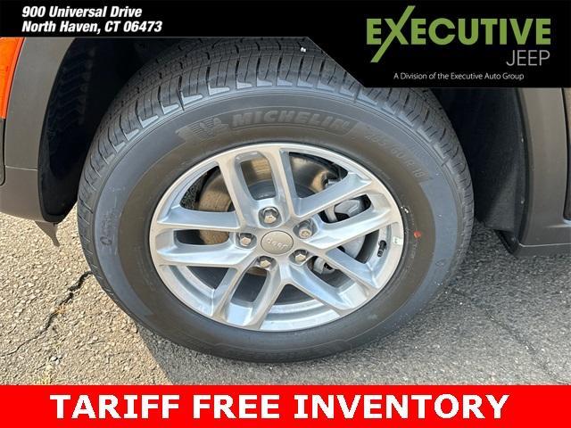 Photo of 2025 Diamond Black Jeep Grand Cherokee