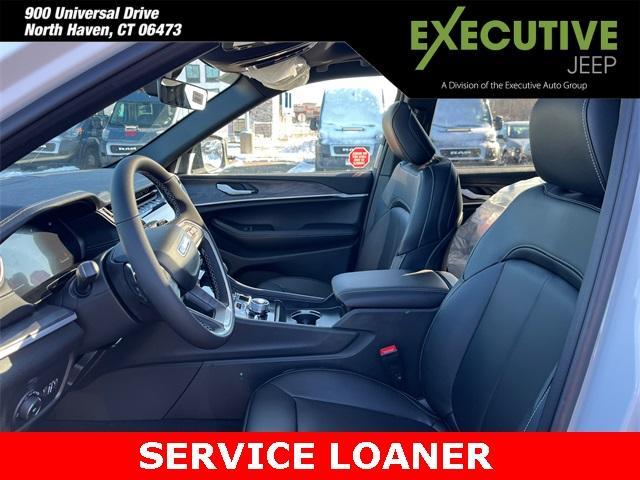 Photo of 2025 Bright White Clearcoat Jeep Grand Cherokee