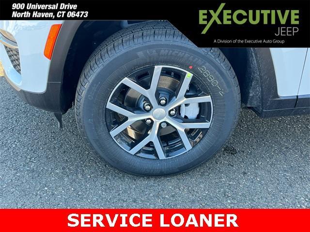 Photo of 2025 Bright White Clearcoat Jeep Grand Cherokee