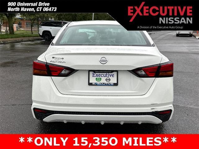 Photo of 2021 Glacier White Nissan Altima