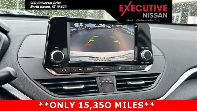 Photo of 2021 Glacier White Nissan Altima