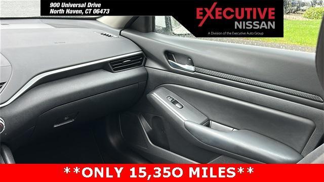 Photo of 2021 Glacier White Nissan Altima