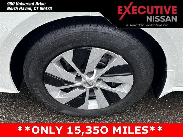 Photo of 2021 Glacier White Nissan Altima