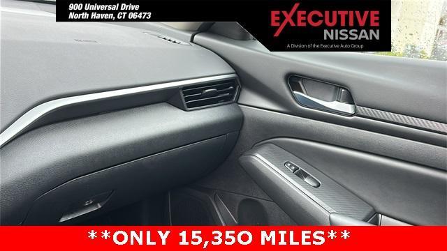 Photo of 2021 Glacier White Nissan Altima