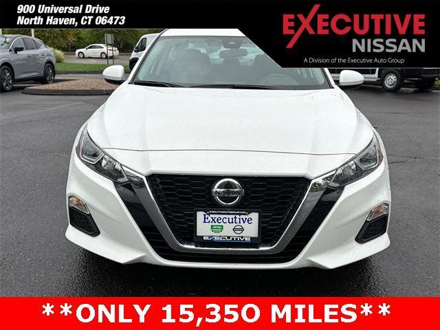 Photo of 2021 Glacier White Nissan Altima