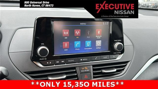 Photo of 2021 Glacier White Nissan Altima